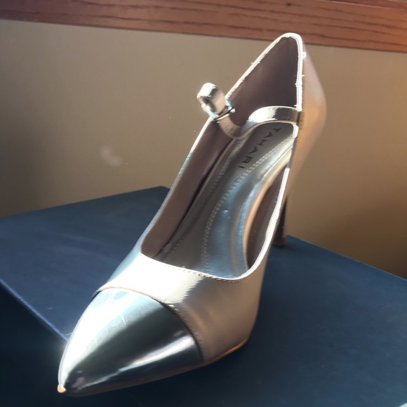 Tahari Blush colored heels - Picture 3 of 8